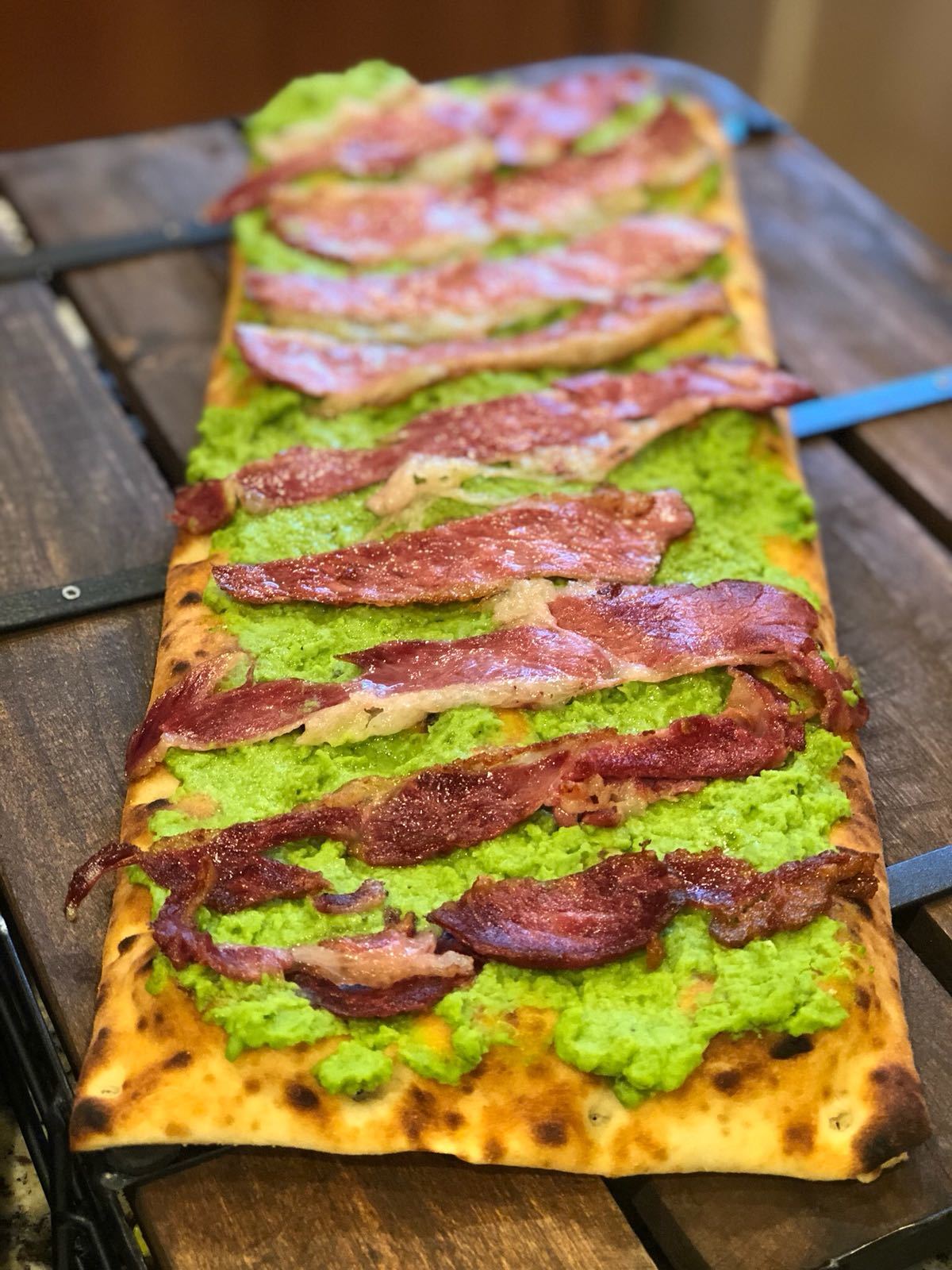 Pea Purée Pizza With Smoked Beef Fry